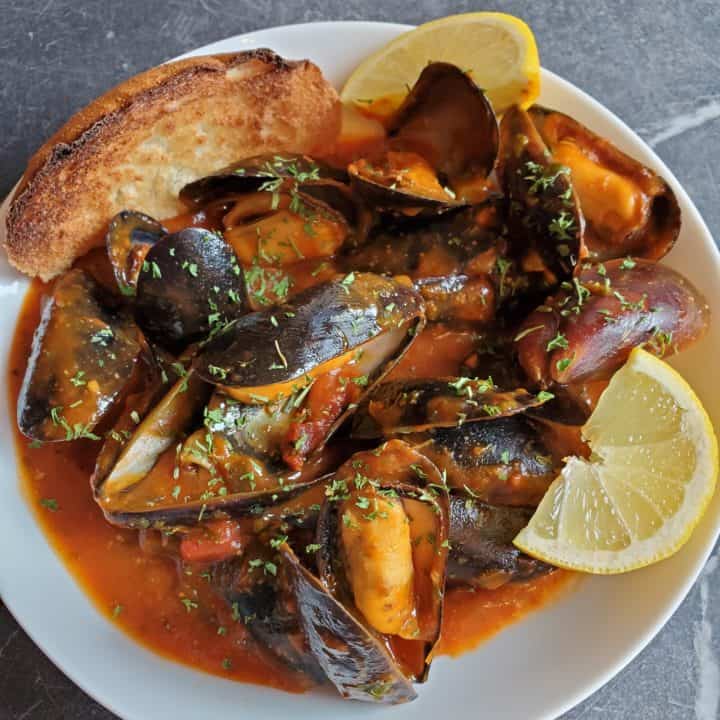 Zuppa di cozze alla sarda: ricetta di mare tradizionale